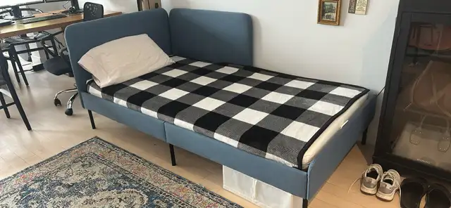 lit simple IKEA  in Beds & Mattresses in City of Montréal - Image 3