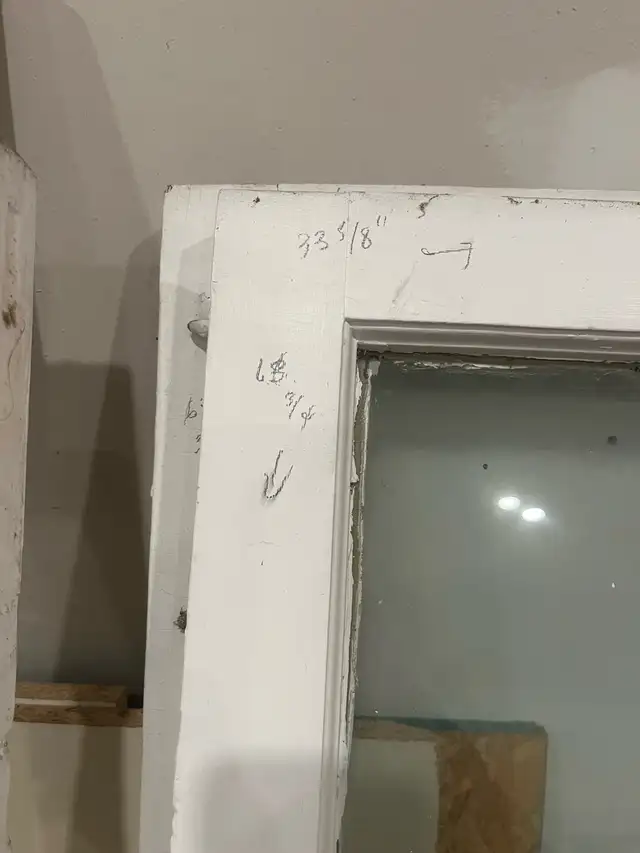 Vintage Wood Framed Windows589631828998246403