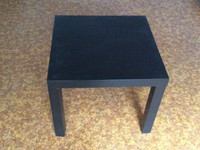 Table d’appoint carrée noir 21,5 x 21,5 x 17,5 “ haut