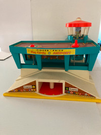 Vintage 1972 Fisher Price #996 Play Family Little people Airport