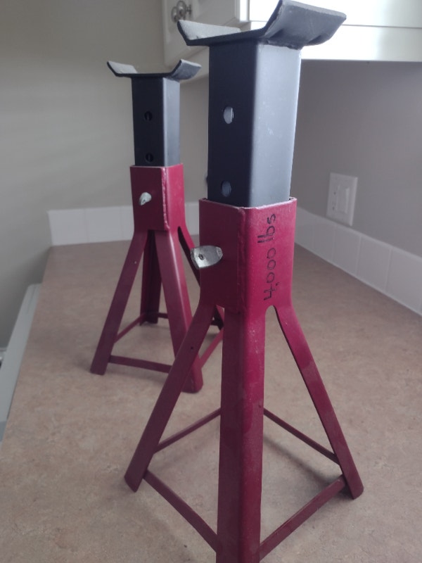 2 TON JACK / AXLE STANDS Ladders & Scaffolding Penticton Kijiji