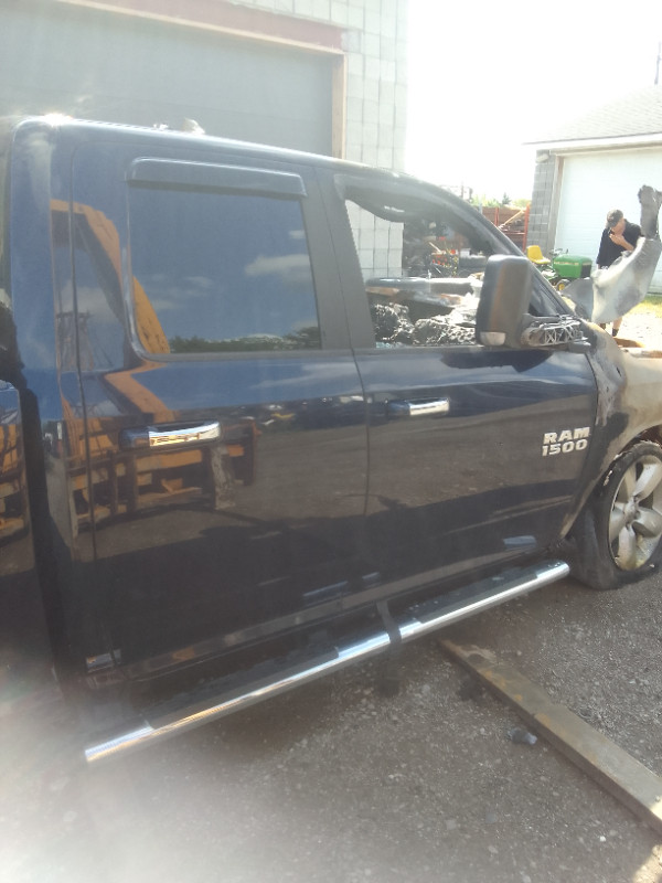 2014 DODGE RAM PARTS SALVAGE TAIL GATE BOX DOORS WHEELS LIGHTS in Auto Body Parts in St. Catharines - Image 4