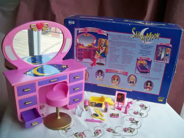 1997 Sailor Moon "Light-Up Dressing Table" Vanity in Box (Irwin) in Arts & Collectibles in Fredericton - Image 2