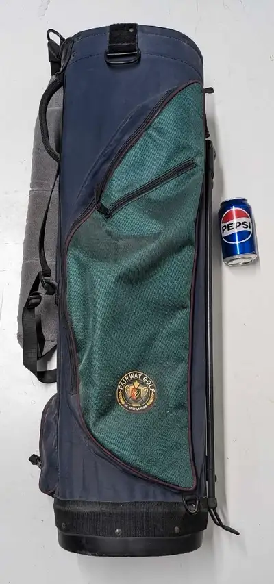 Golf bag with clubs / Sac de gold avec bâtons