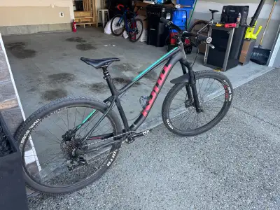 Kona honzo hard tail XL, View more