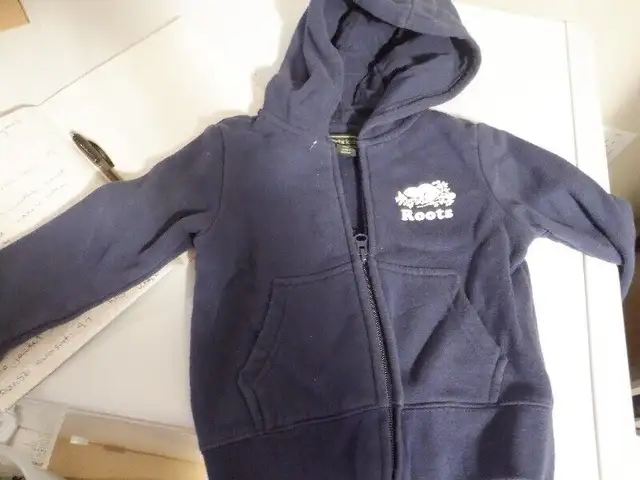 ROOTS warm jacket and Roots hoodie- Boys, size 2 Toddler in Clothing - 2T in City of Toronto - Image 3