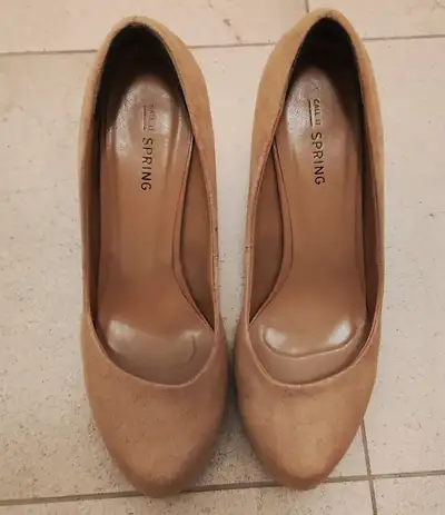 Call it Spring 4" heel size 6.5, View more
