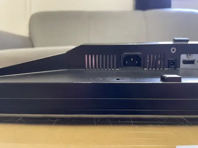 Dell P2210t 22" Monitor – Works Great, Multiple Inputs! in Monitors in Gatineau - Image 7