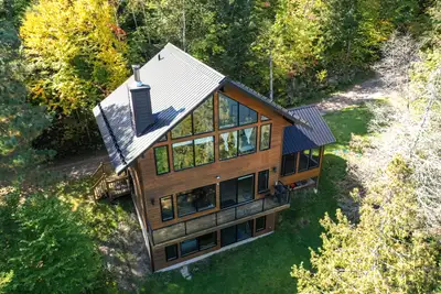 - Construit en 2011 - Lac navigable - Lac -Des-trois-Montagnes (La Conception) - A 15 minutes de Mon...