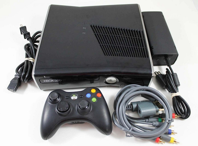 X-box 360 with 18 games in XBOX 360 in London