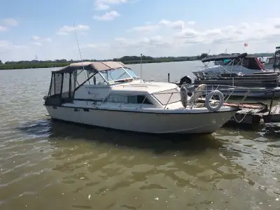 1979 Chris craft 251 for sale $2500 in good shape phone number 905-536-5594 25 feet long by 9 feet w...