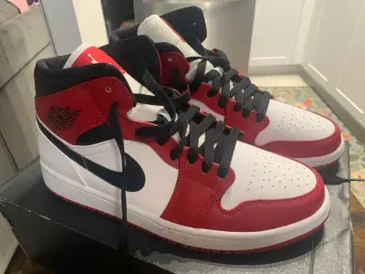 Air Jordan 1 Mid, View more