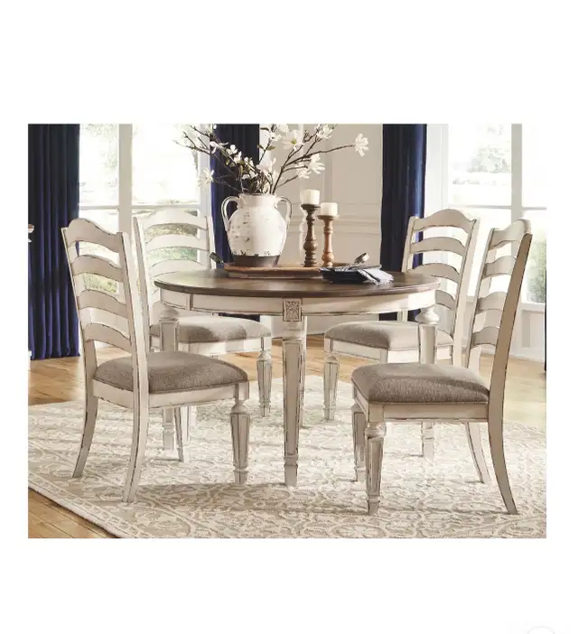 Dining Table with 6 Chairs  in Dining Tables & Sets in Markham / York Region - Image 3
