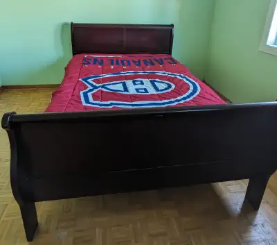 Meuble chambre à coucher à donner / Bedroom Furniture - FREE, View more