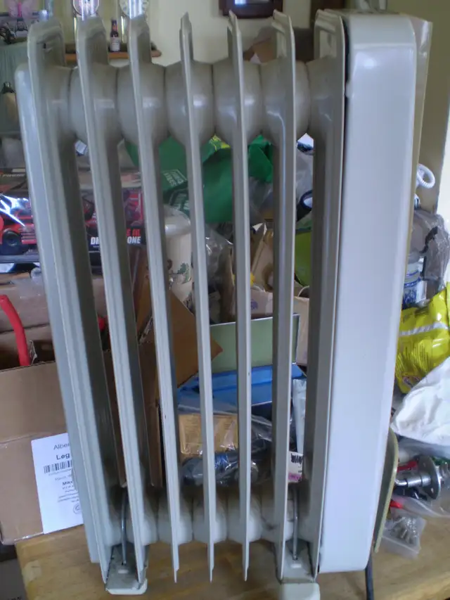NOMA EW2307C OIL FILLED PORTABLE SPACE HEATER 1500 WATTS- $50 in Heaters, Humidifiers & Dehumidifiers in Winnipeg - Image 3