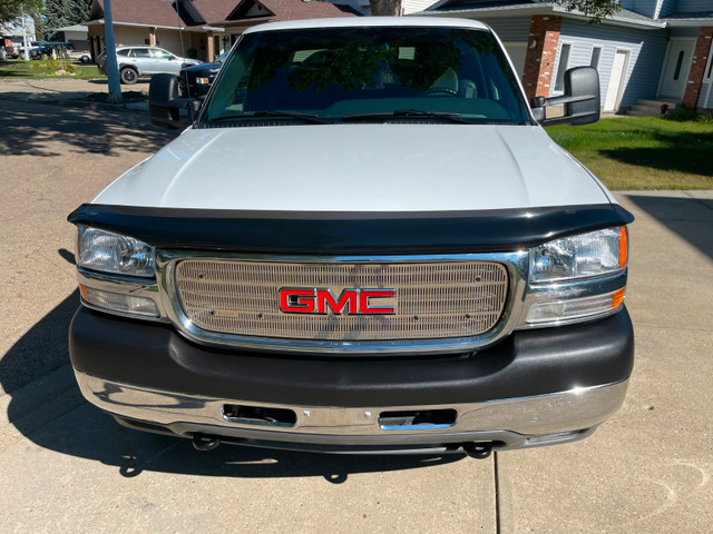 2002 GMC Sierra 2500 HD SLE, Mint Condition, Super Low Mileage in Cars & Trucks in Edmonton - Image 4