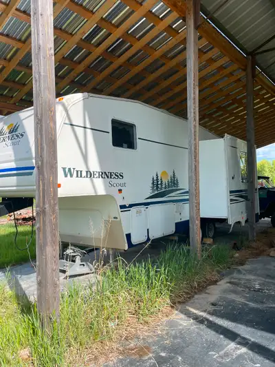 Fleetwood Wilderness Scout 245 RLS, 5th Wheel Trlr -push button slide out -solar power, 2 batteries...