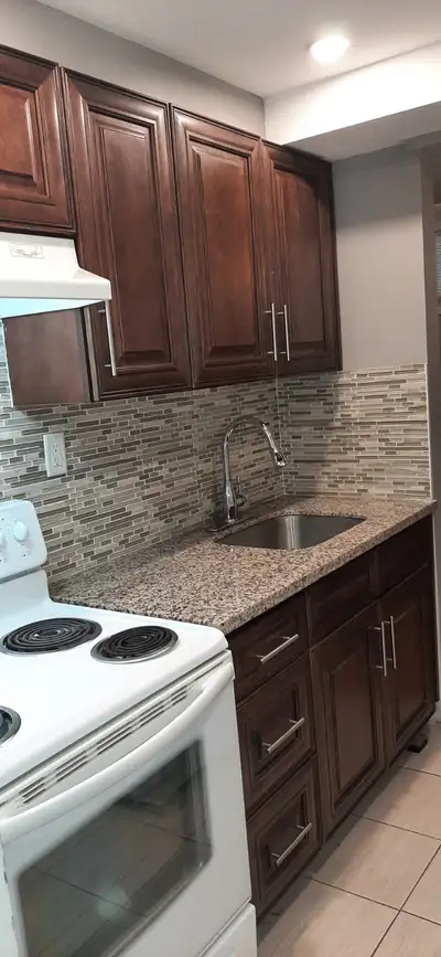 2 Bedroom Basement Apartment in Triplex - ALL  INCLUSIVE