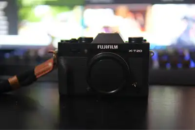 X-T20 - Opens to trades, View more