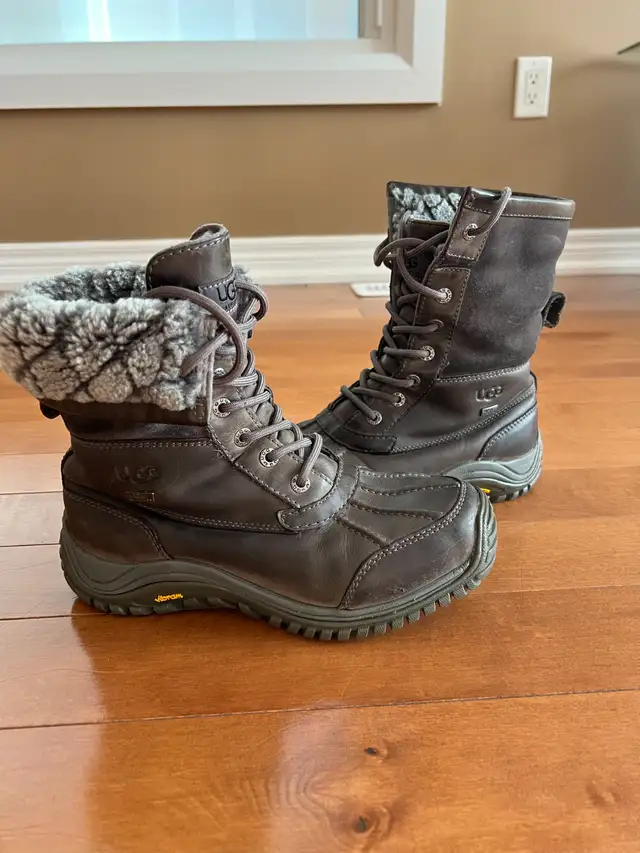 Women Leather Boots (UGG, Artica, Cougar, Ecco) size: 38, 37 in Women's - Shoes in Markham / York Region - Image 3