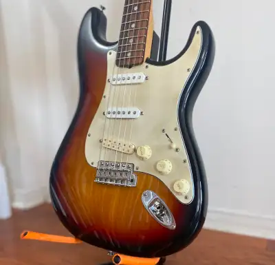 The American Original ‘60s Stratocaster featured vintage 1960's correct specs including a wax-potted...