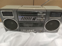 Hitachi TRK-9011HC Boombox