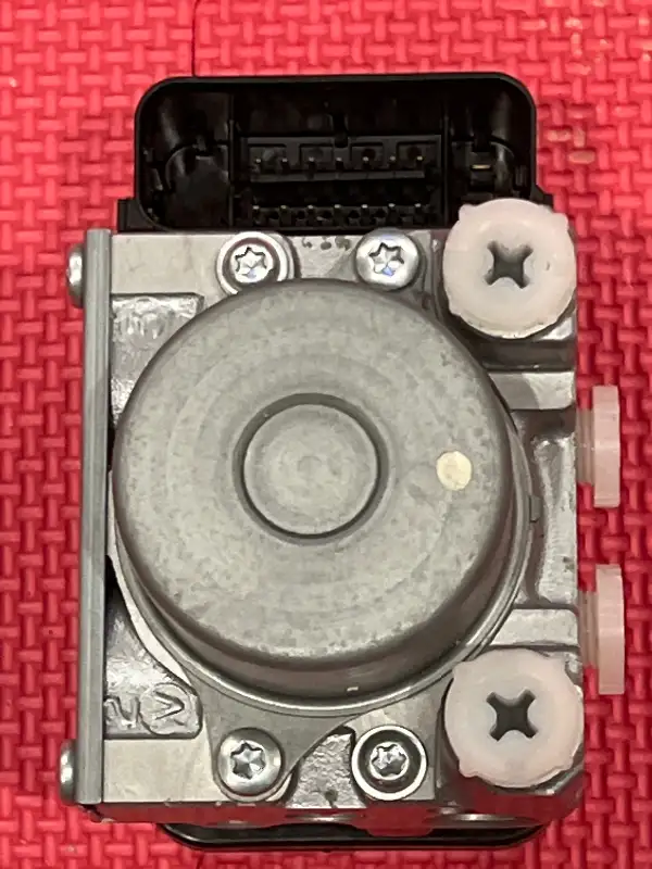 Kawasaki ninja 300 ABS electronic pump unit oem 99999-0418 MC13 in Other in Barrie - Image 6