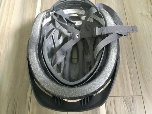 casque pour vélo, porter 3x,,,grandeur de 50 à 57 cm( giro) in Road in Lanaudière - Image 4