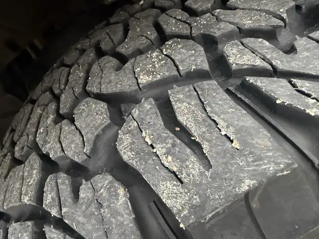 35/12.5R20 k02 on factory classic ram 1500 rims in Tires & Rims in Bedford - Image 7