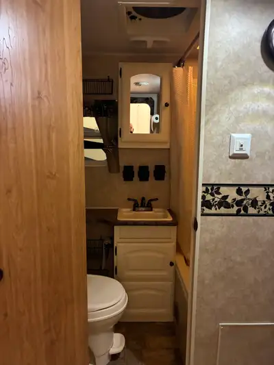 2011 Forestriver palamino S195SD Dry weight 3368 lbs GVWR 5752 lbs sleep up to 8 35gal fresh water 3...