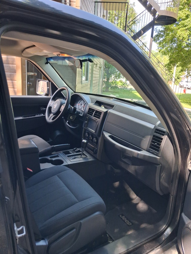 Jeep Liberty Sport 4x4 2012 – 196 200 km – 6 400 $ — photo 4