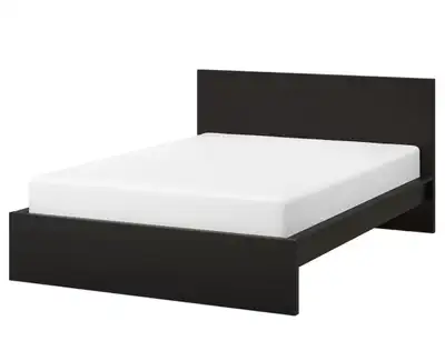Queen bed with mattress 