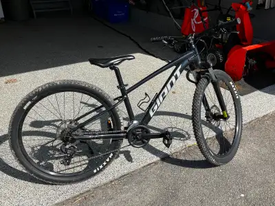 2022 Giant Talon XS bike, View more