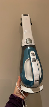 BLACK & DECKER HANDHELD CHARGEABLE VACCUUM