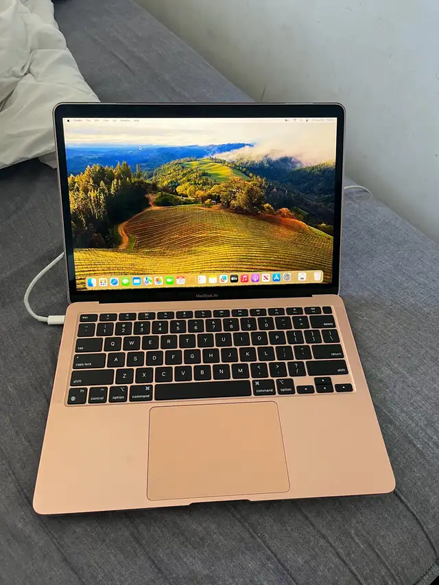 Apple MacBook Air 2020 M1  in Laptops in City of Halifax - Image 3