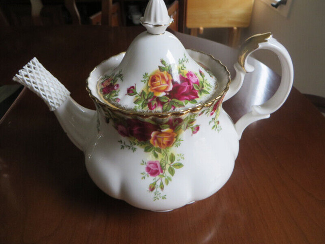 Old country Roses chinaware. in Kitchen & Dining Wares in Parksville / Qualicum Beach