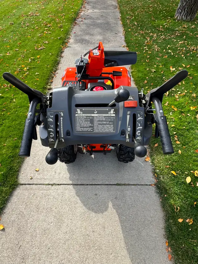 Husqvarna 1650EXL in Snowblowers in Lethbridge - Image 6