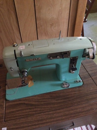 1960's White Sewing Machine model 1365 in cabinet - Works!