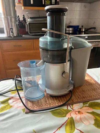 Juicer I bought over 5 years ago and just don't use. Works perfectly, just a bit dusty (because I ha...