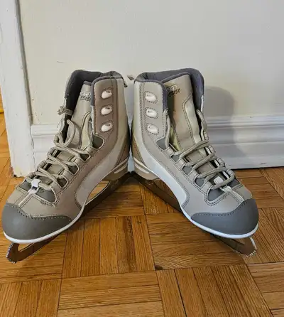 CCM CS150 Women’s/Girls’ Ice Skates - Very Comfortable, View more
