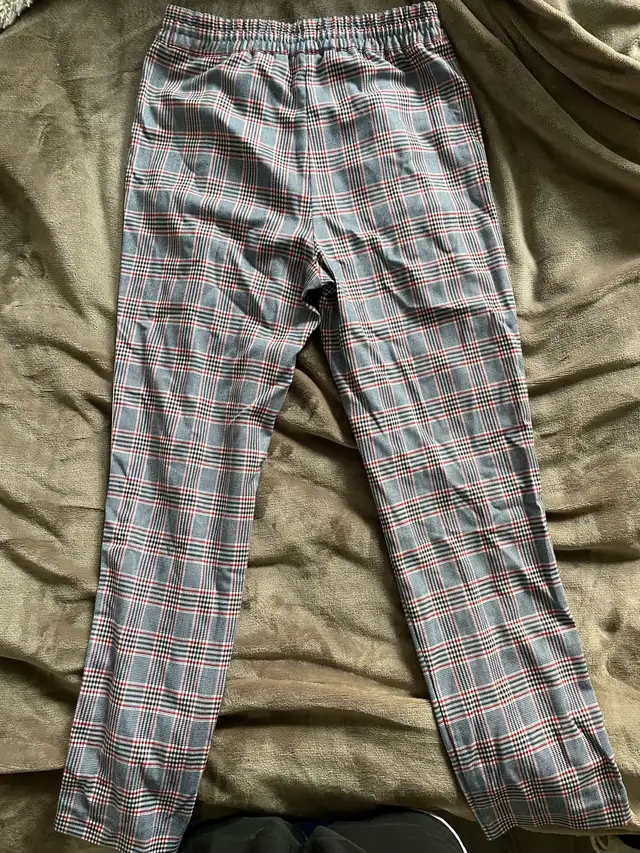Hollister Checkered straight legs pants in Women's - Bottoms in City of Toronto - Image 3