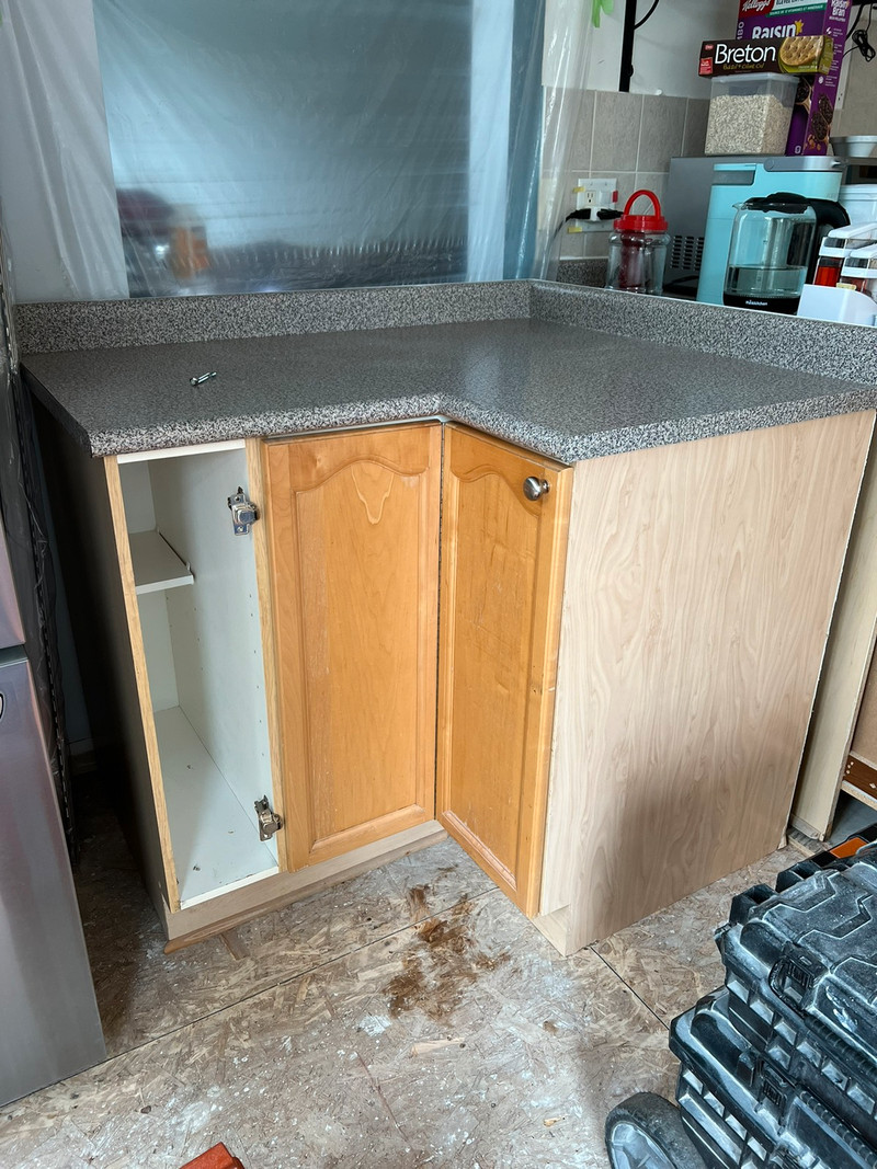 Corner with countertop and door & Countertops