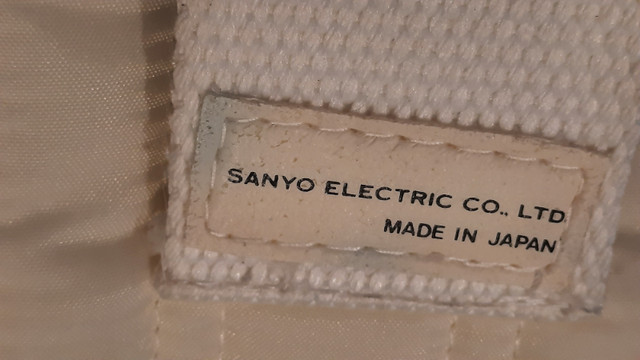 Sanyo M6060 Vintage Sportster Portable Cassette Walkman • WORKS! in General Electronics in Kingston - Image 2