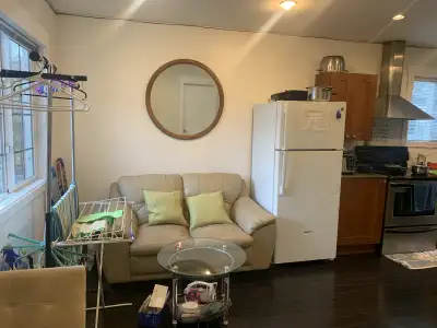 A non smoking, nice, cozy and clean private bedroom for a working or a student. There are 2 bathroom...