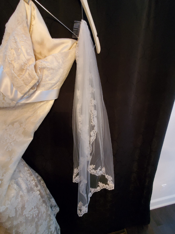 Beautiful Wedding Dress w Veil - Belle robe de mariée avec voile dans Mariage  à Ouest de l’Île - Image 4