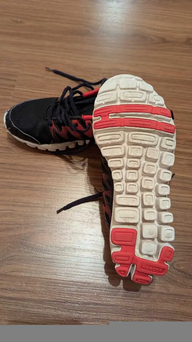 Reebok running shoes  in Kids & Youth in Oshawa / Durham Region - Image 3