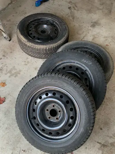 As mentioned, Pirelli Ice Zero on rims 225/60R17 on 5x114.5 17x7J (rim is most common on Asian marke...