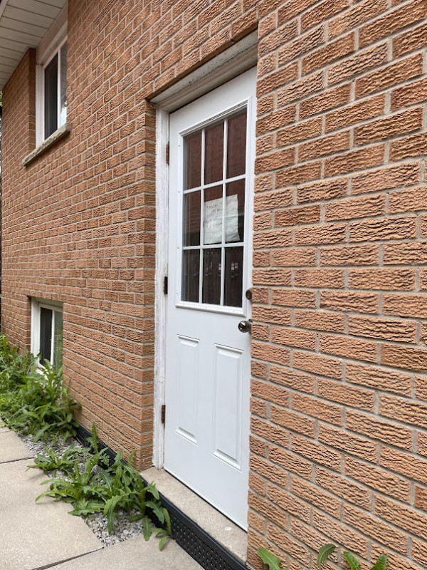 2 Bedroom Apt in detached home in Mill area in Richmond hill Long Term Rentals Markham