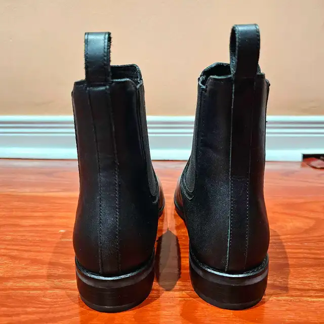 Thursday Boot Company Size 7.5 Women's Duchess Chelsea Boots in Women's - Shoes in Mississauga / Peel Region - Image 5