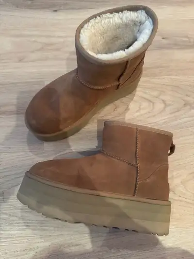 Uggs boots bottes, View more
